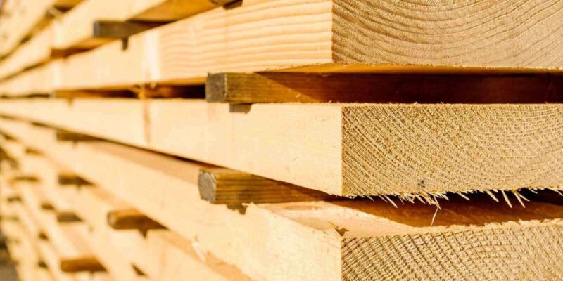 corner parts of stacked lumber or timber